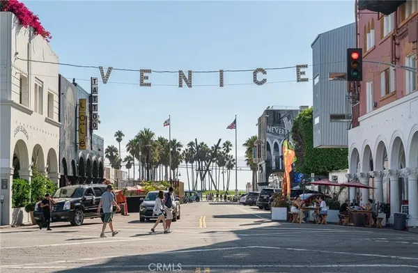 $4,950 | 23 Rose Avenue, Venice, CA 90291