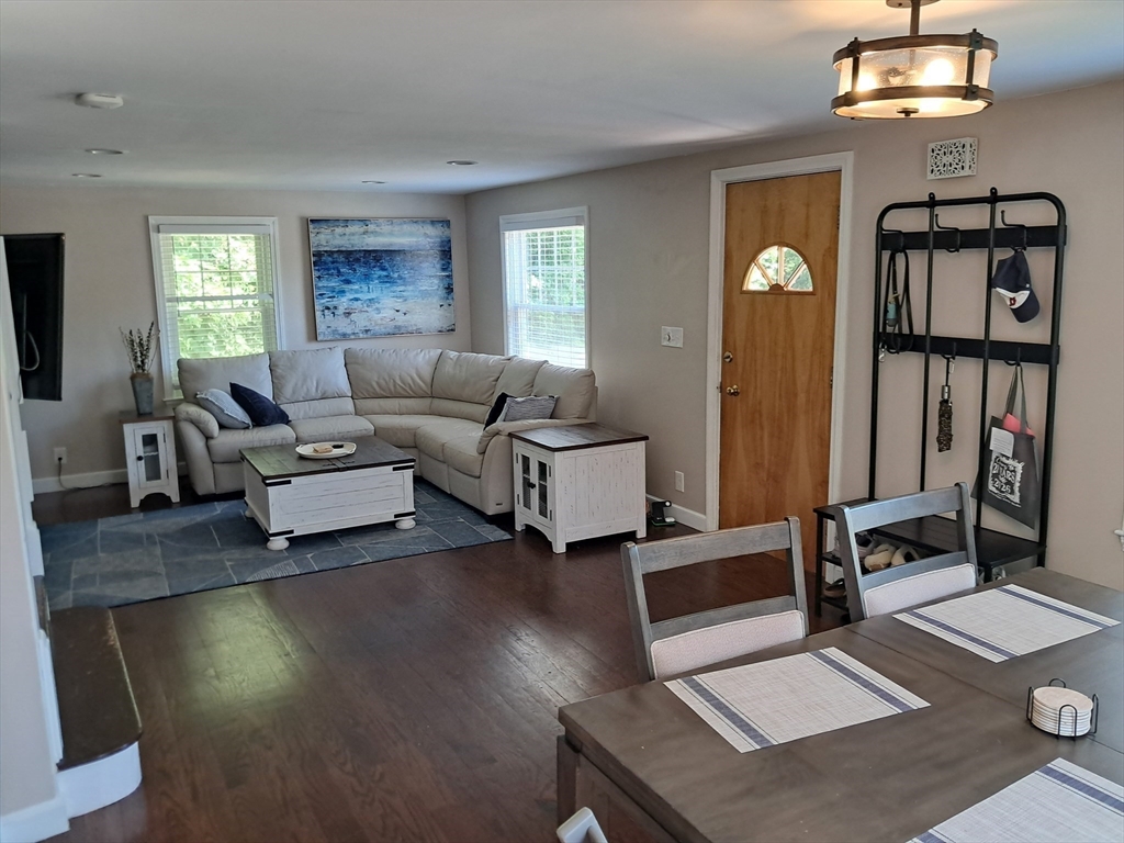 116 Parker Road Wakefield, MA 01880 - Photo 4 of 31
