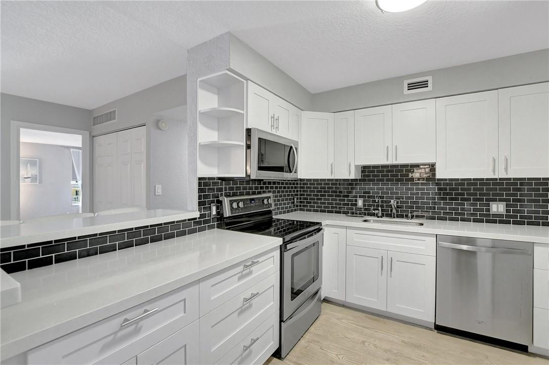 1000 Spanish River Road, Unit 4B Boca Raton, FL 33432 - Photo 10 of 35 Photo 10
