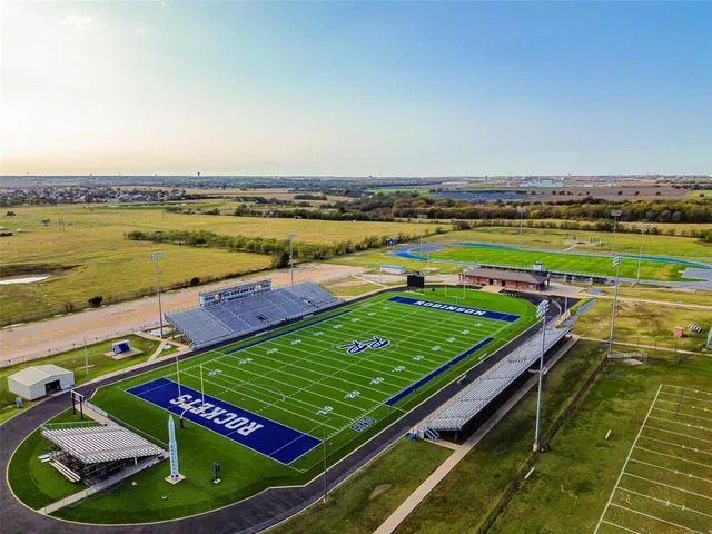 a view of a tennis court