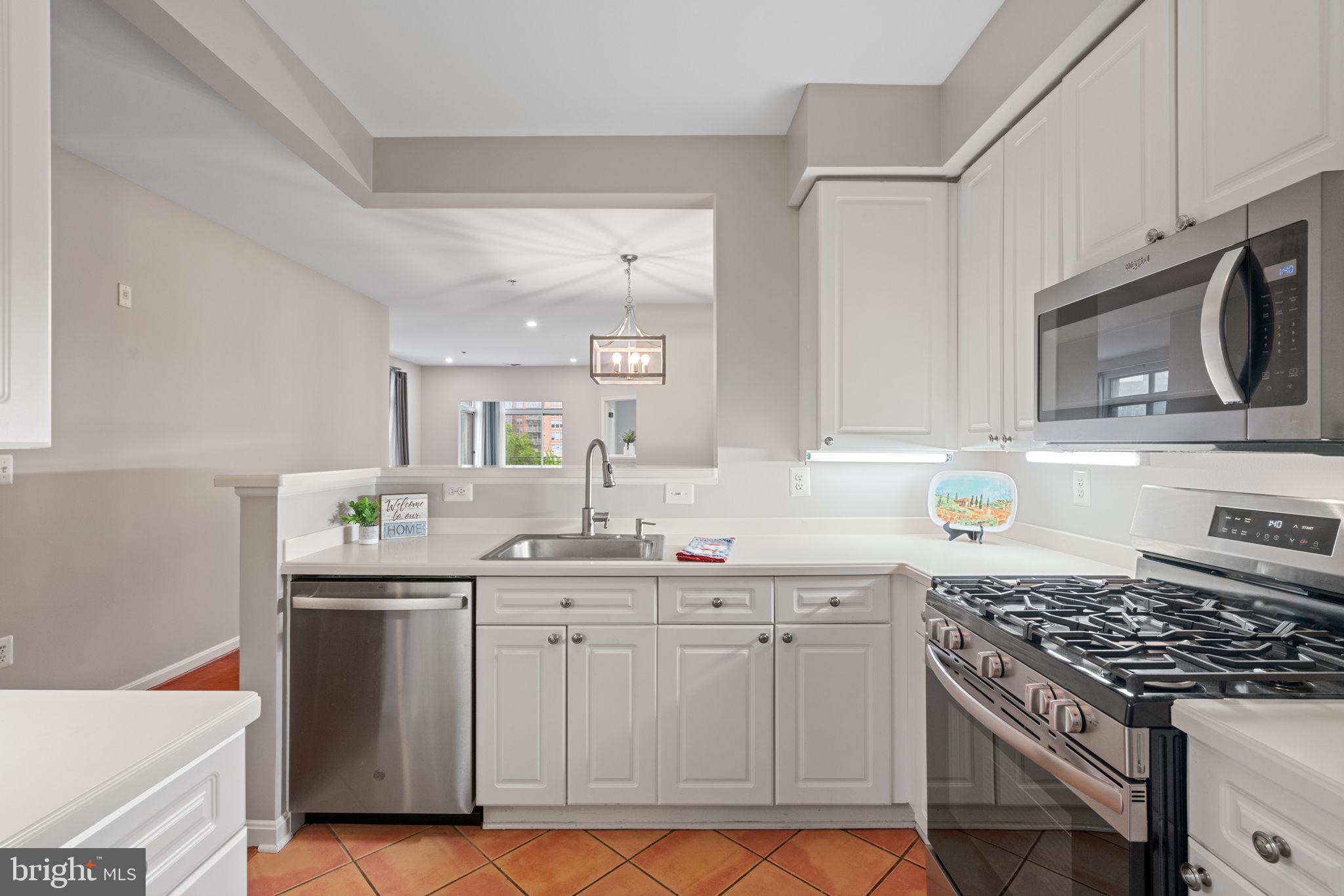 1860 Stratford Park Place, Unit 305 Reston, VA 20190 - Photo 17 of 35 New Gas Stove and Oven