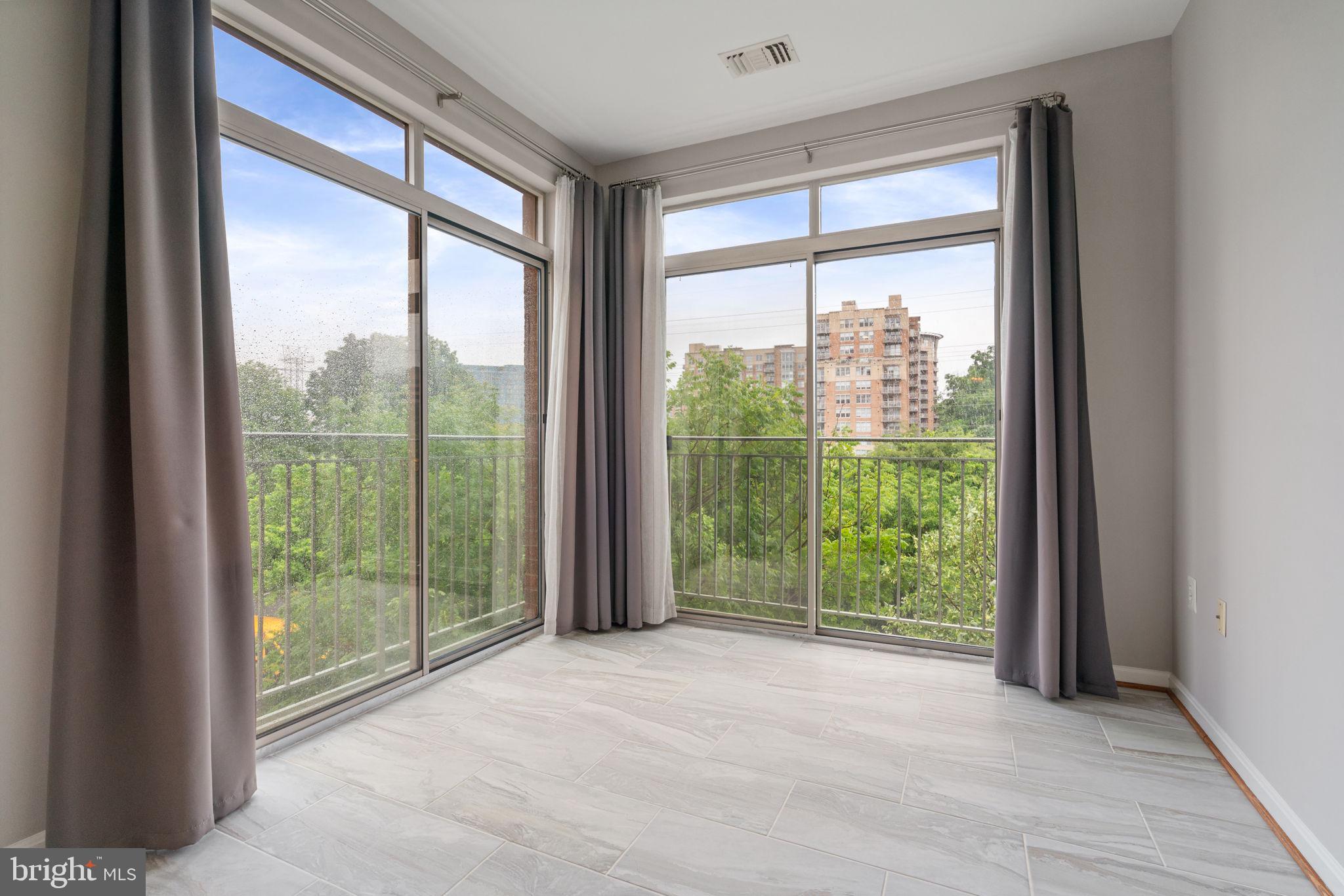 1860 Stratford Park Place, Unit 305 Reston, VA 20190 - Photo 26 of 35 Sunroom