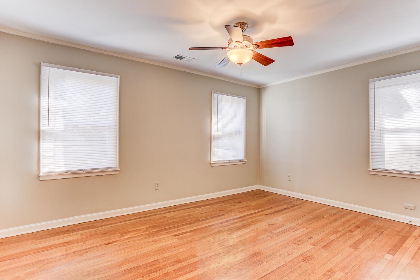 1369 Marcia Road Memphis, TN 38117 - Photo 8 of 25 a view of a livingroom with a ceiling fan and window