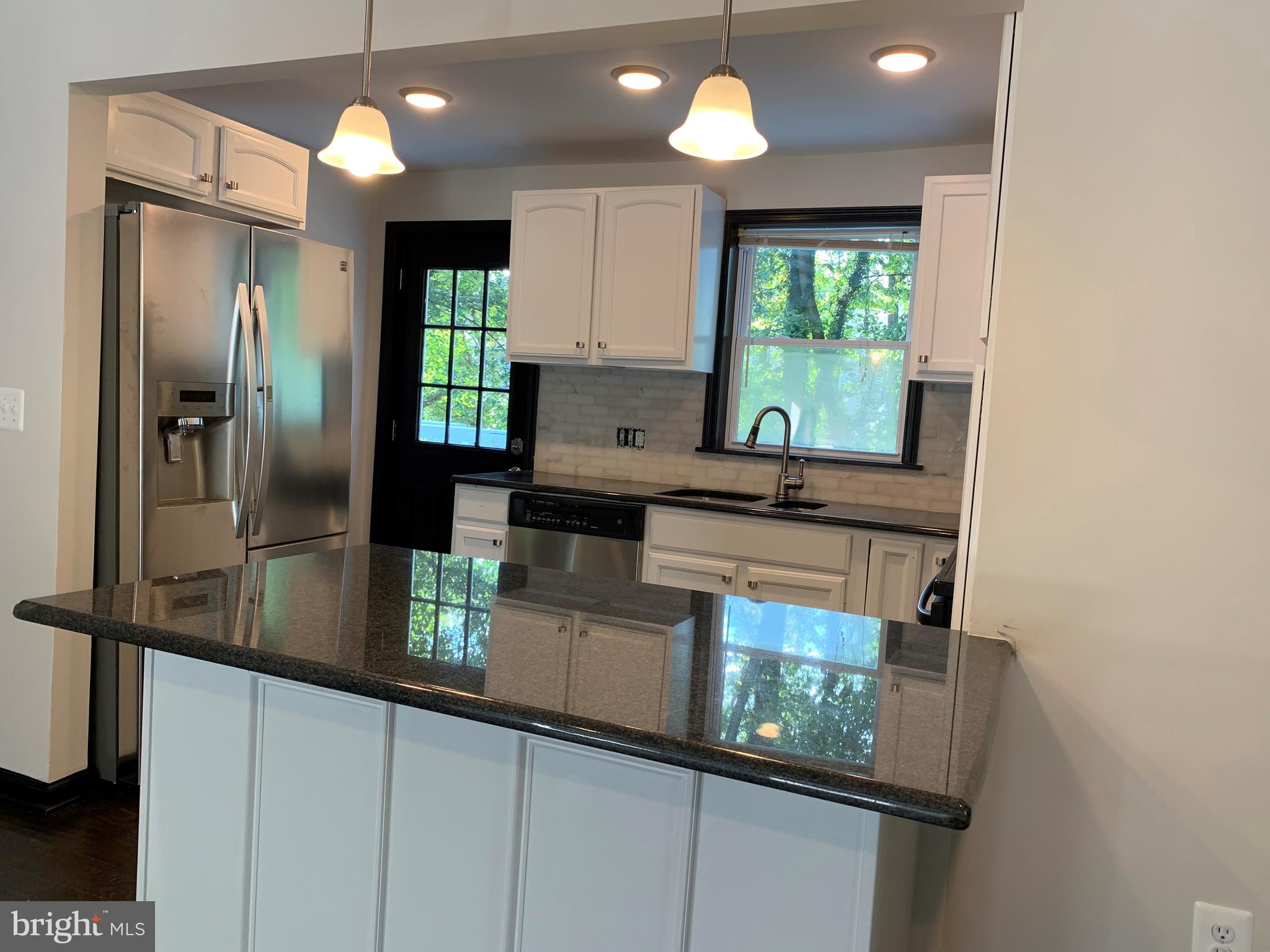19120 Windsor Road Triangle, VA 22172 - Photo 6 of 24 Kitchen View 3