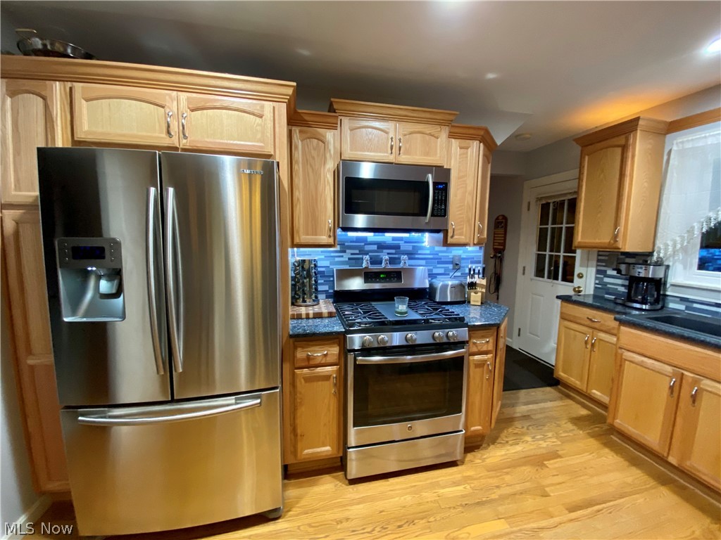 1615 Edgefield Road Cleveland, OH 44124 - Photo 11 of 32