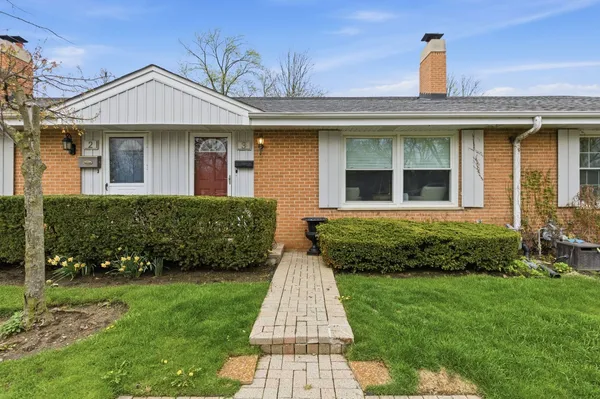 $415,000 | 3 Robin Hood Lane, Northfield, IL 60093