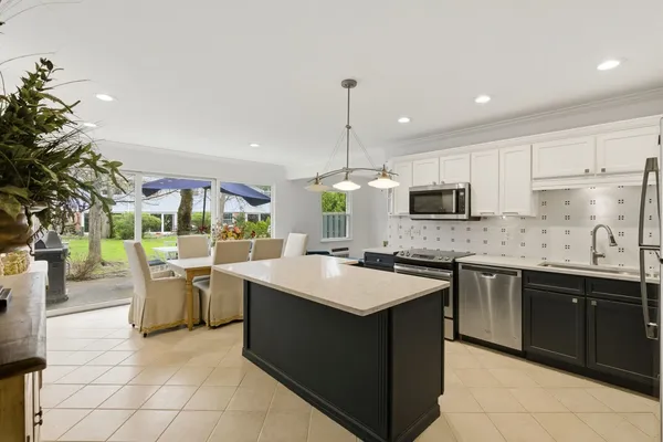 $415,000 | 3 Robin Hood Lane, Northfield, IL 60093