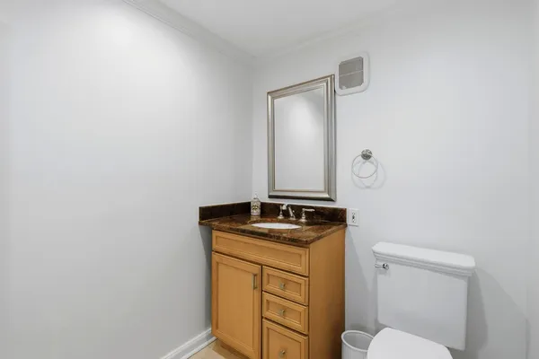 $415,000 | 3 Robin Hood Lane, Northfield, IL 60093