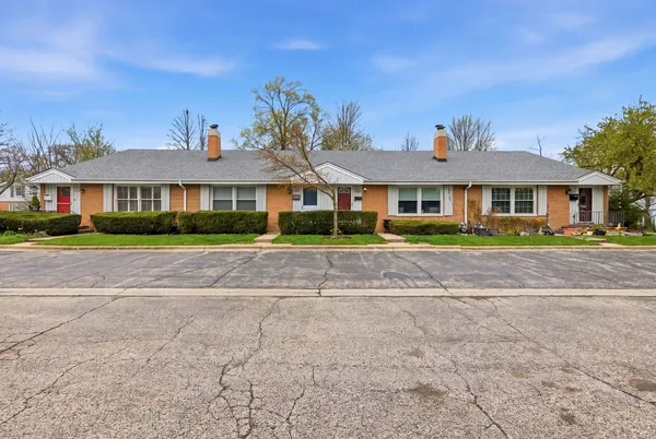 $415,000 | 3 Robin Hood Lane, Northfield, IL 60093