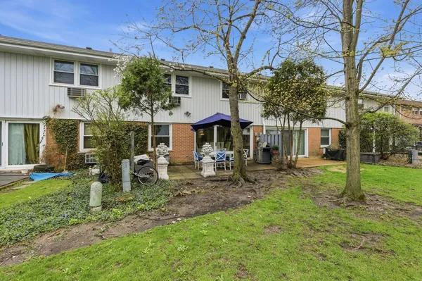 $415,000 | 3 Robin Hood Lane, Northfield, IL 60093