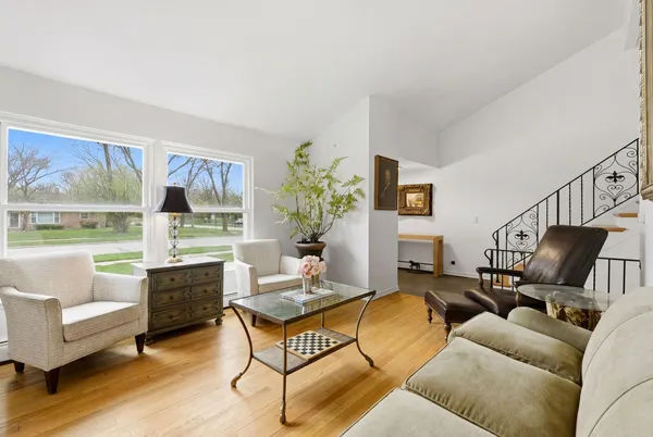 $415,000 | 3 Robin Hood Lane, Northfield, IL 60093