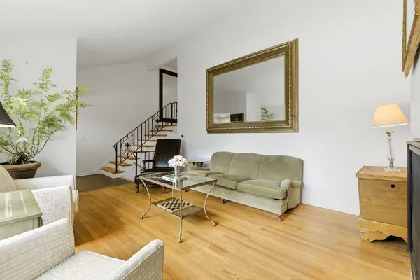 $415,000 | 3 Robin Hood Lane, Northfield, IL 60093