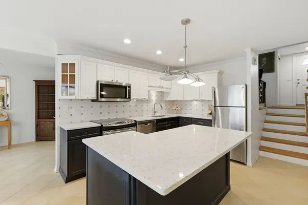 $415,000 | 3 Robin Hood Lane, Northfield, IL 60093