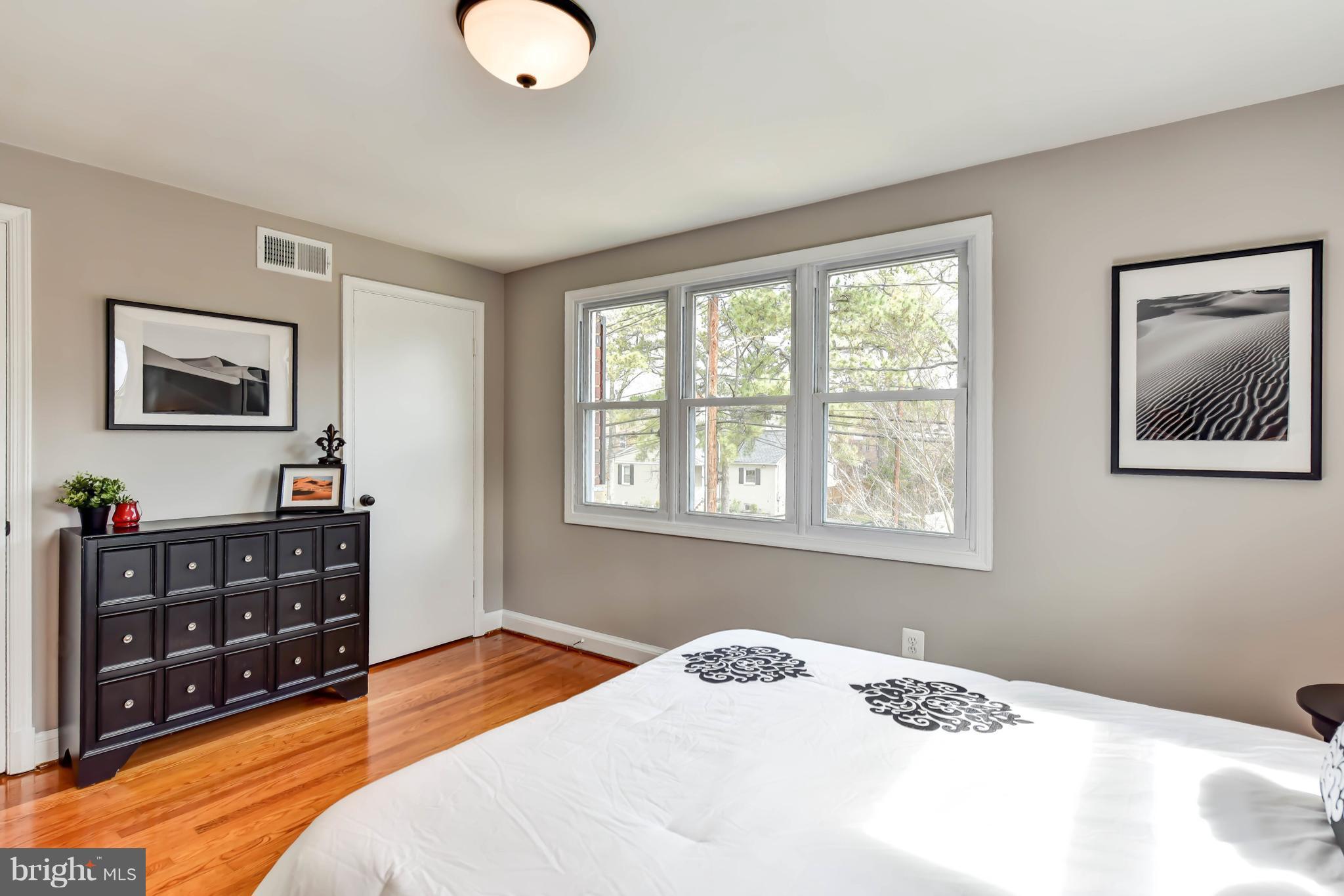 704 West Glebe Road Alexandria, VA 22305 - Photo 12 of 30 Roomy master to accommodate king size bed