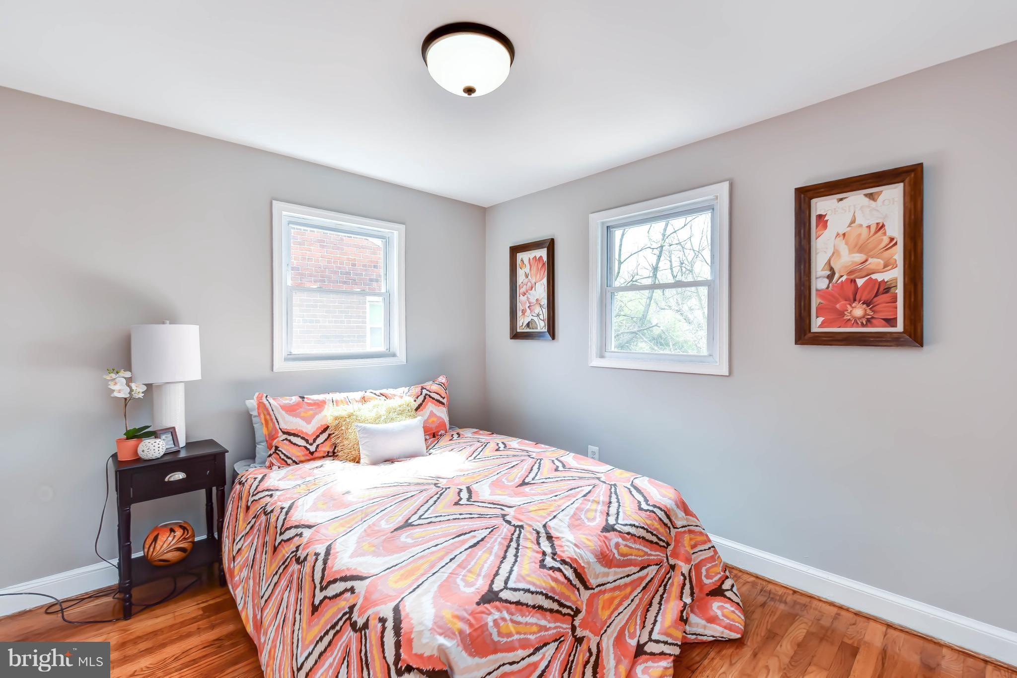 704 West Glebe Road Alexandria, VA 22305 - Photo 15 of 30 Comfortably sized guest bedroom