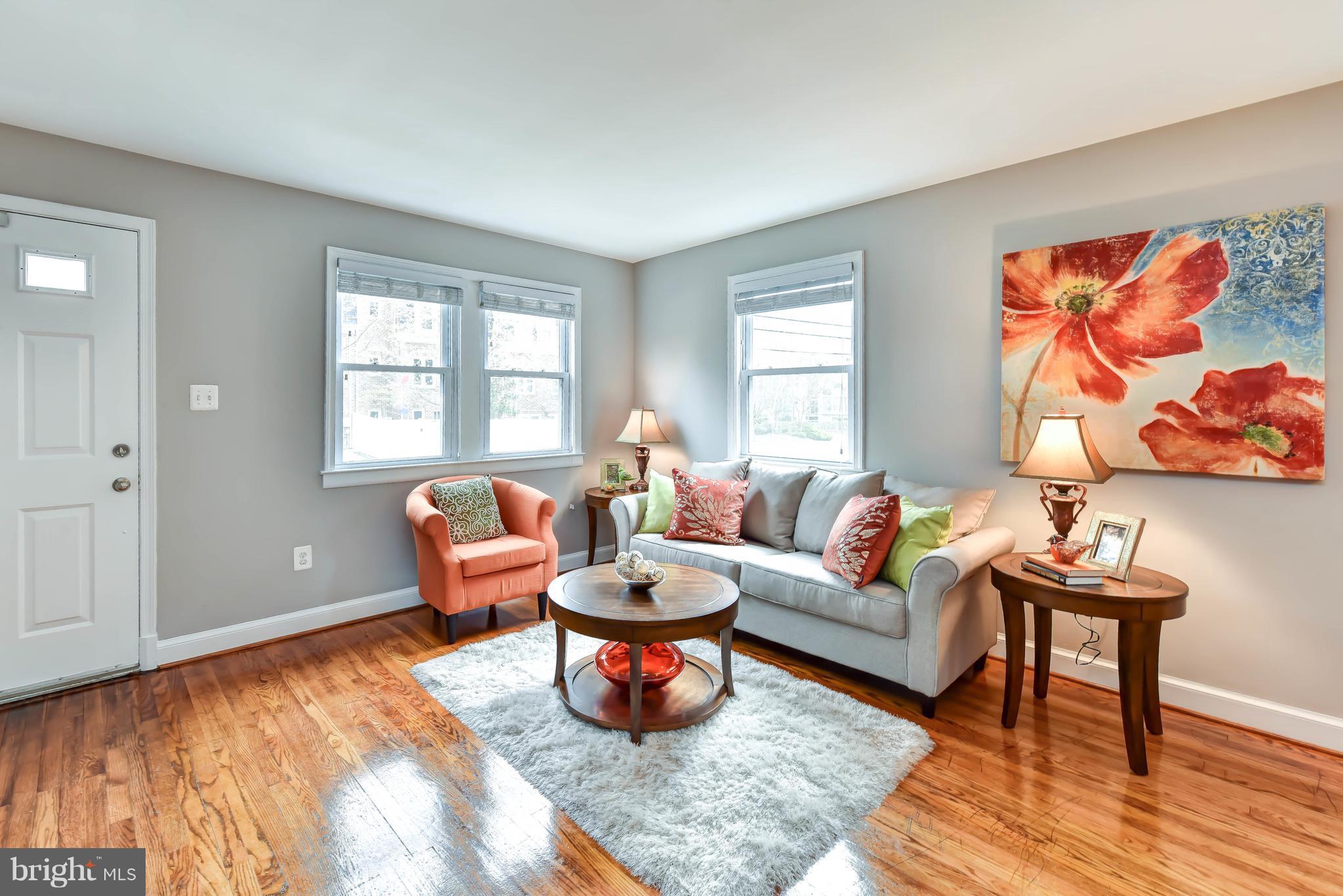 704 West Glebe Road Alexandria, VA 22305 - Photo 3 of 30 Cheerful interior full of natural light
