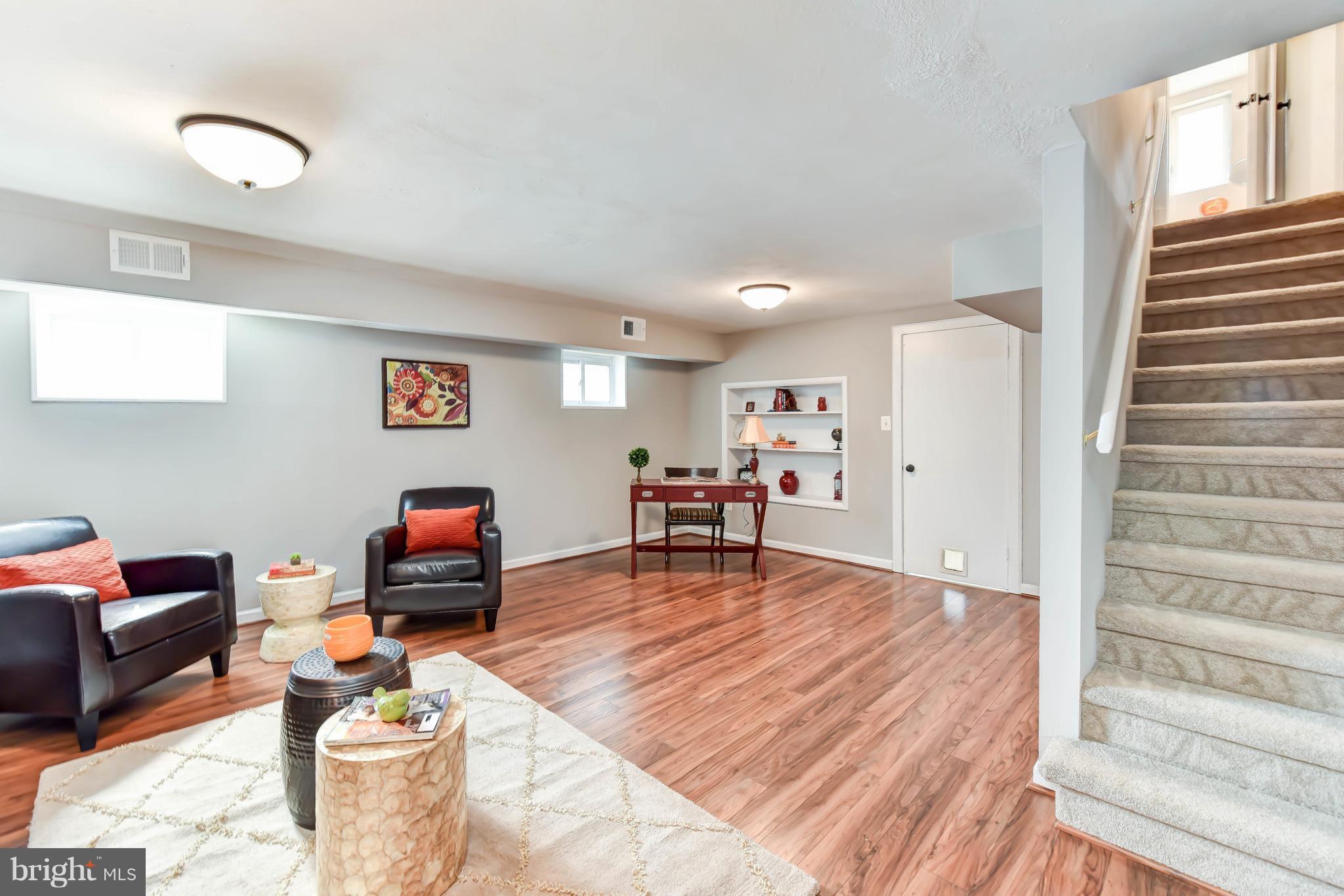 704 West Glebe Road Alexandria, VA 22305 - Photo 22 of 30 Well situated family room steps from kithcen