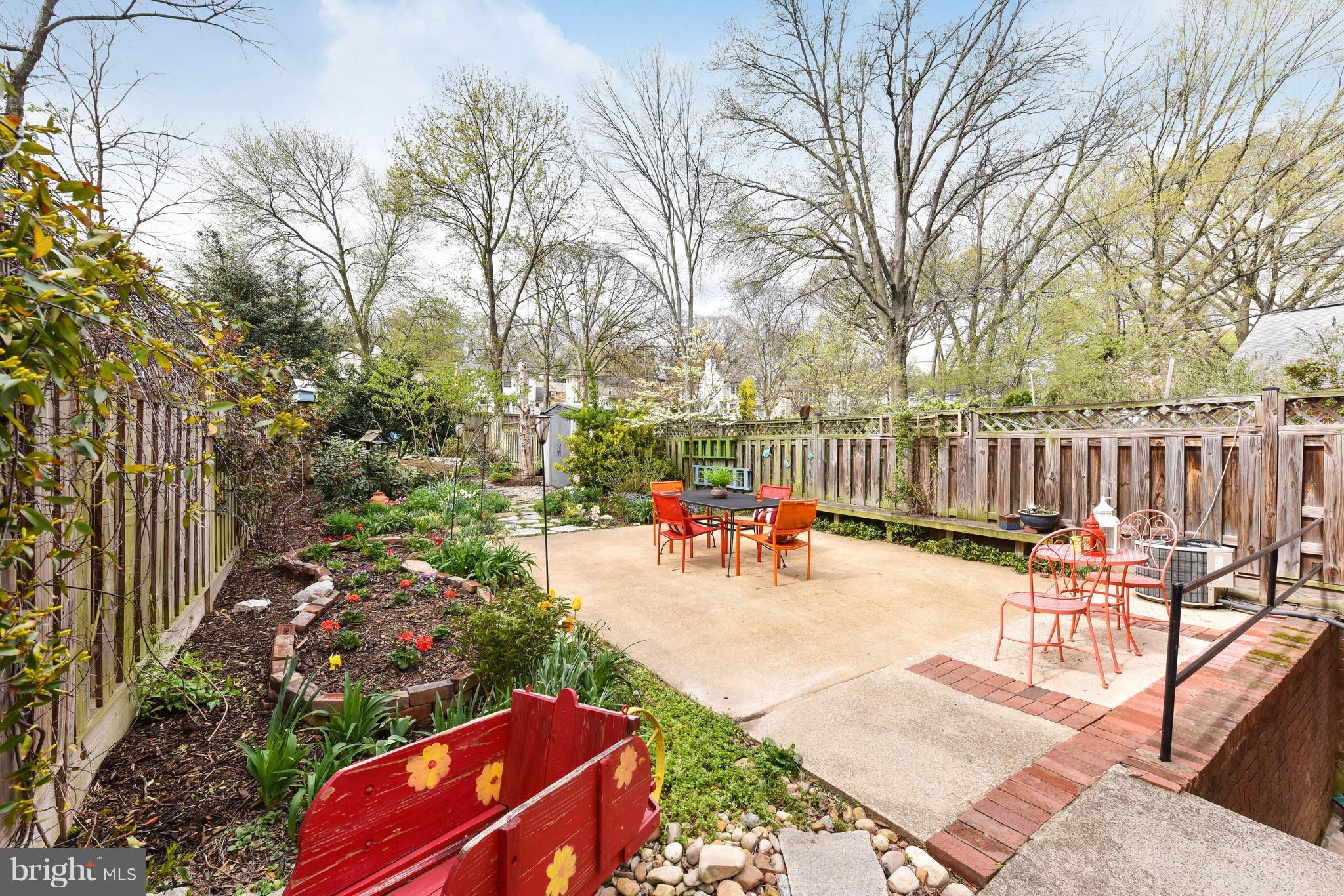 704 West Glebe Road Alexandria, VA 22305 - Photo 23 of 30 Lovely outdoor living space on large patio