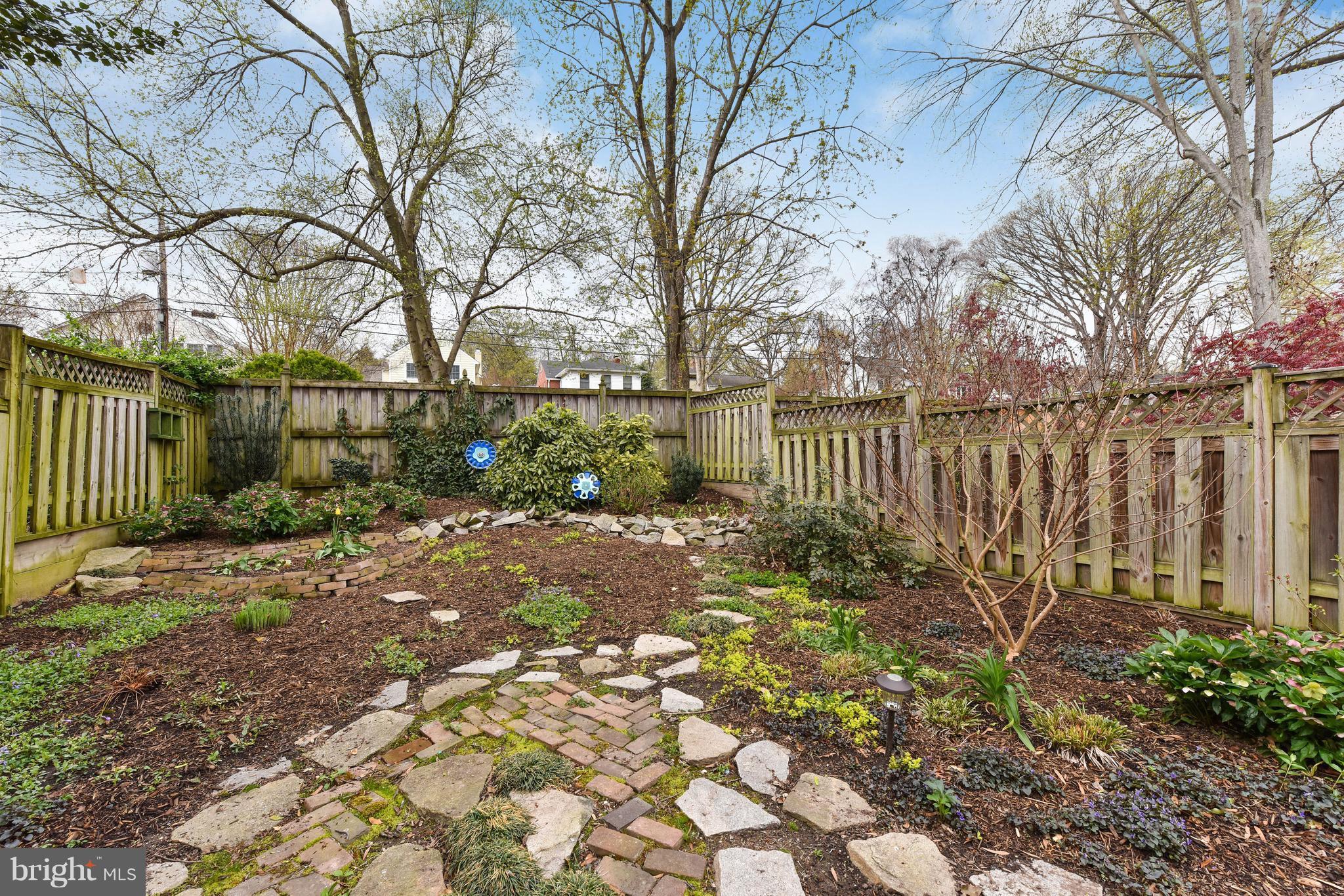 704 West Glebe Road Alexandria, VA 22305 - Photo 25 of 30 Fully fenced back yard for dog lovers