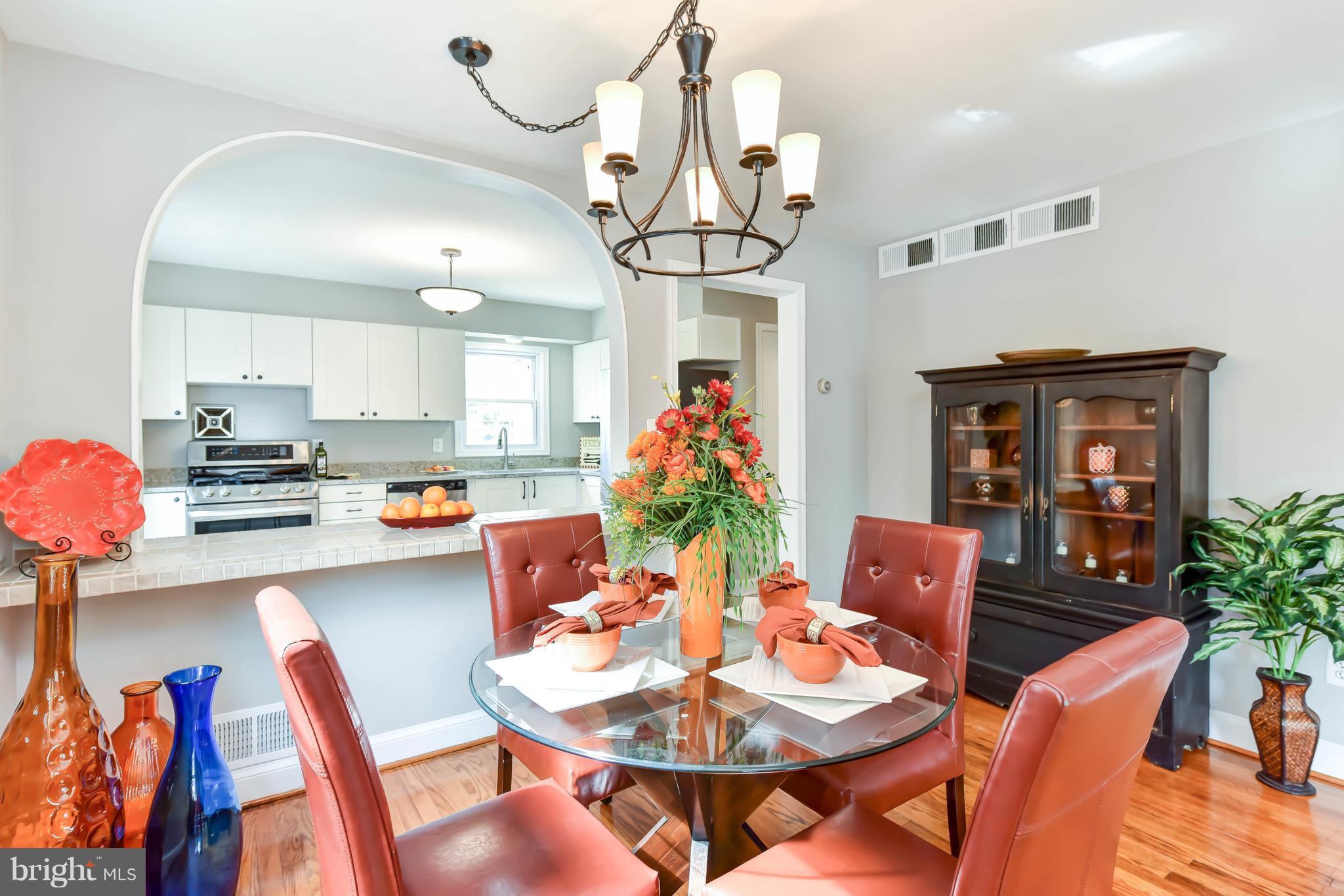 704 West Glebe Road Alexandria, VA 22305 - Photo 6 of 30 Great layout for easy entertaining