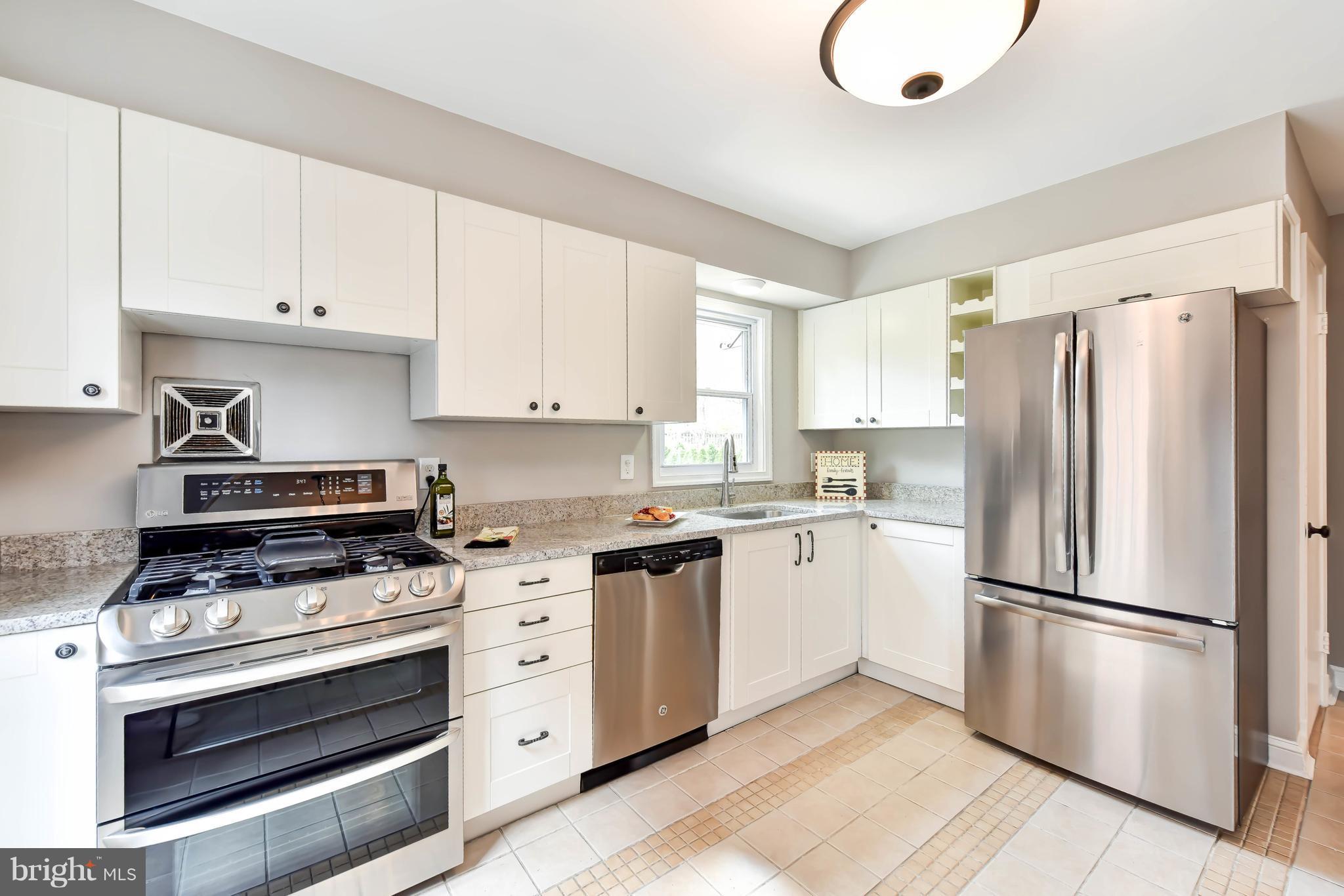 704 West Glebe Road Alexandria, VA 22305 - Photo 10 of 30 Classy granite and stainless steel appliances
