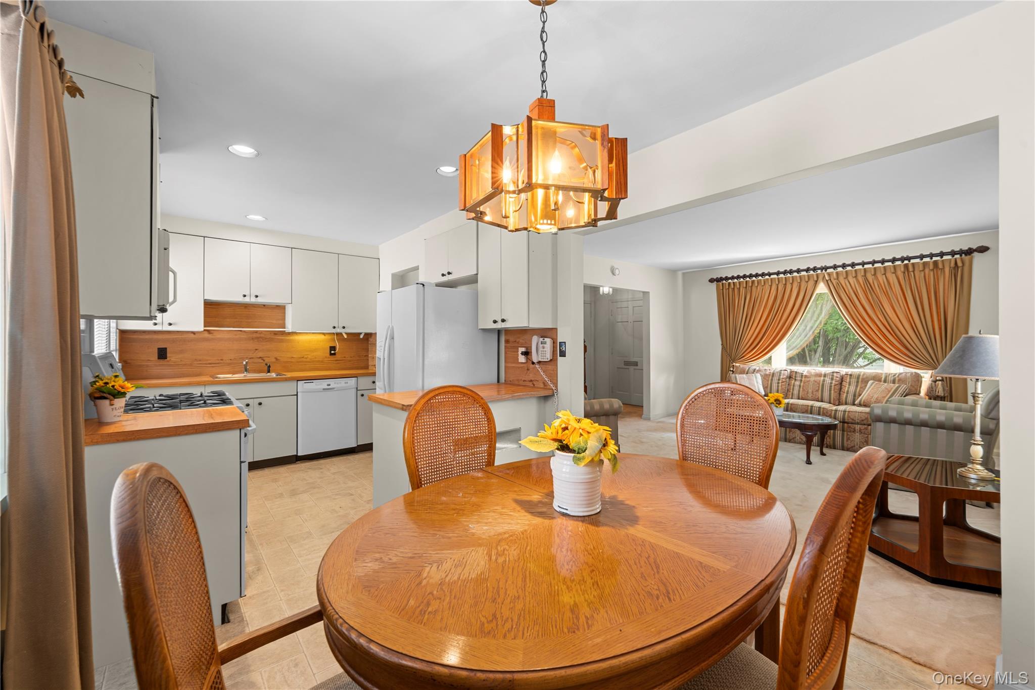18 Lynton Road Albertson, NY 11507 - Photo 14 of 36 Gallery Image 14