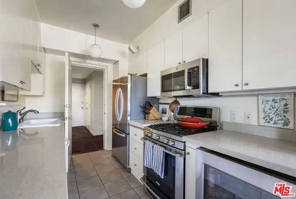 $800,000 | 4411 Los Feliz Boulevard, Unit 1104, Los Angeles, CA 90027