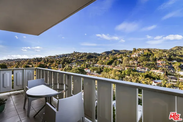 $800,000 | 4411 Los Feliz Boulevard, Unit 1104, Los Angeles, CA 90027