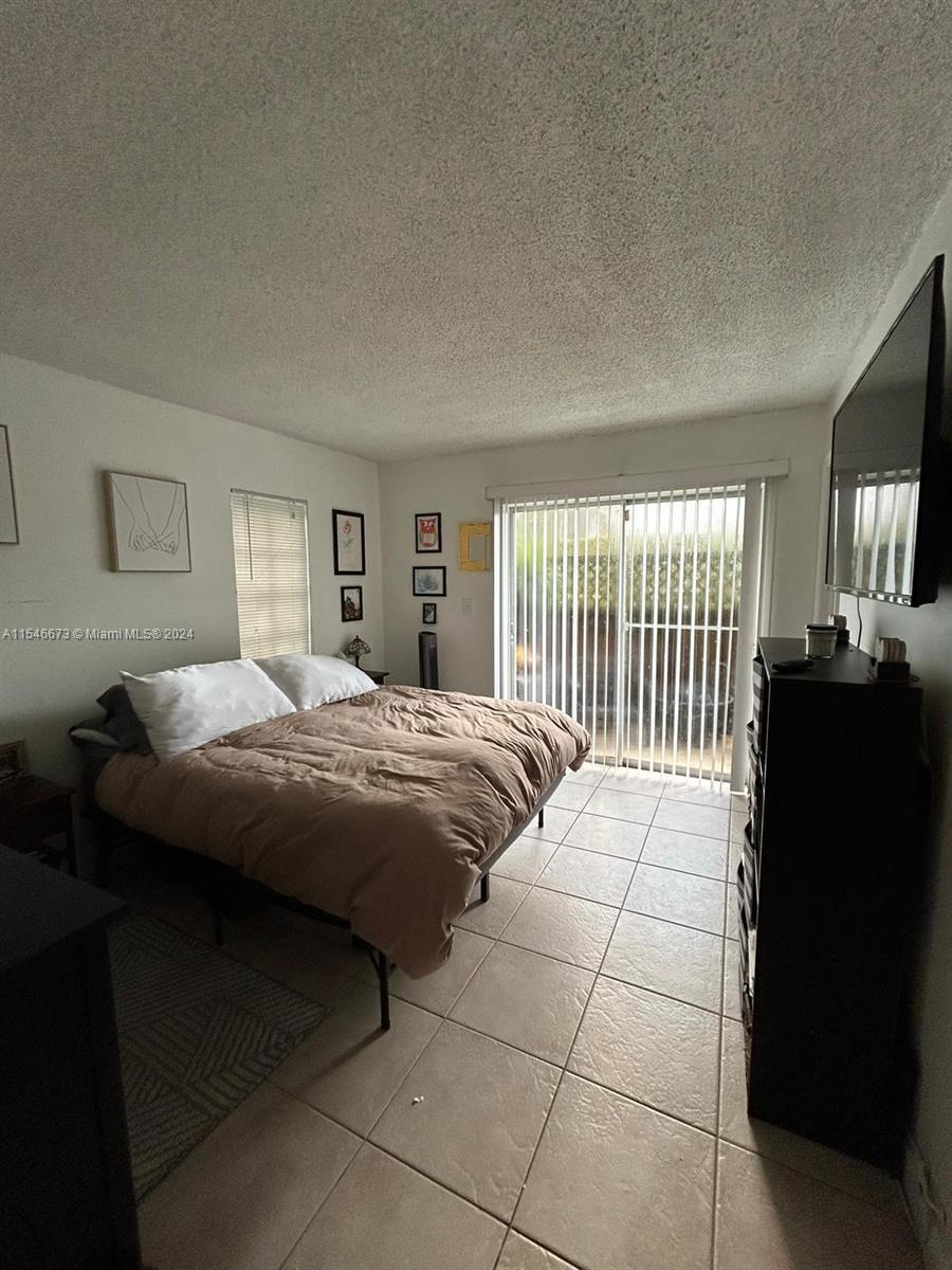 8550 Southwest 109th Avenue, Unit 5119 Miami, FL 33173 - Photo 9 of 14 a bedroom with a bed and a window