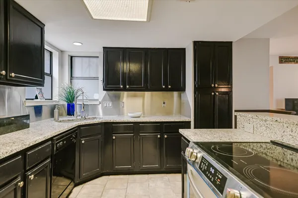 $484,900 | 1135 Barton Hills Drive, Unit 206, Austin, TX 78704