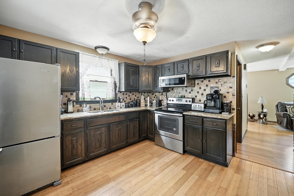 331 Parkerview Street Springfield, MA 01129 - Photo 4 of 33 Gallery Image 4