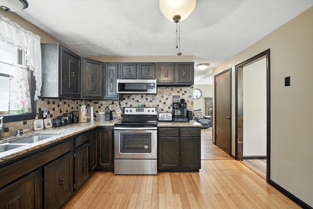 331 Parkerview Street Springfield, MA 01129 - Photo 5 of 33 Gallery Image 5