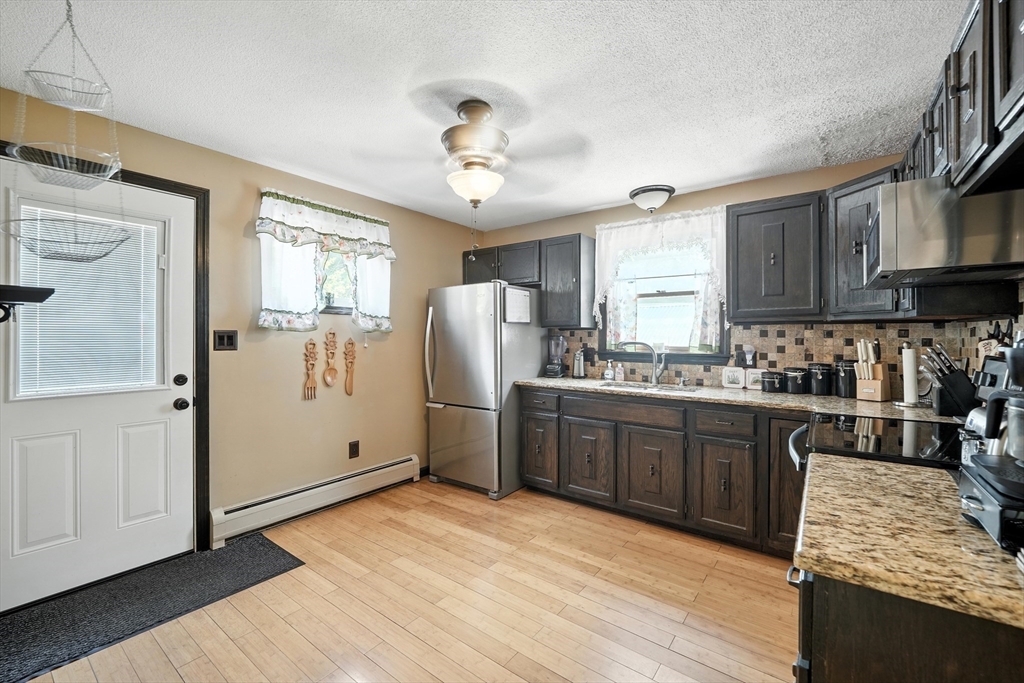 331 Parkerview Street Springfield, MA 01129 - Photo 6 of 33 Gallery Image 6