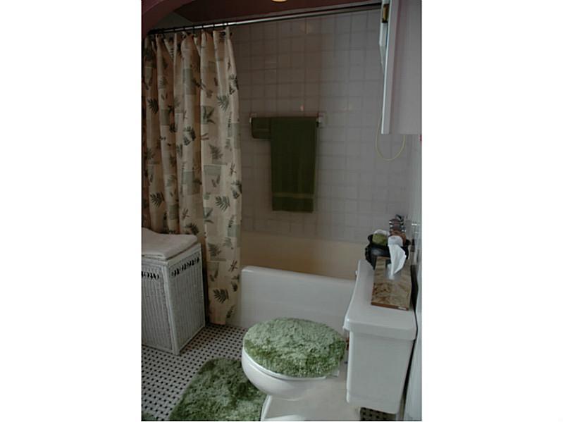 1565 Anderson Road Pittsburgh, PA 15209 - Photo 21 of 22 Full Bath. updated full bathroom