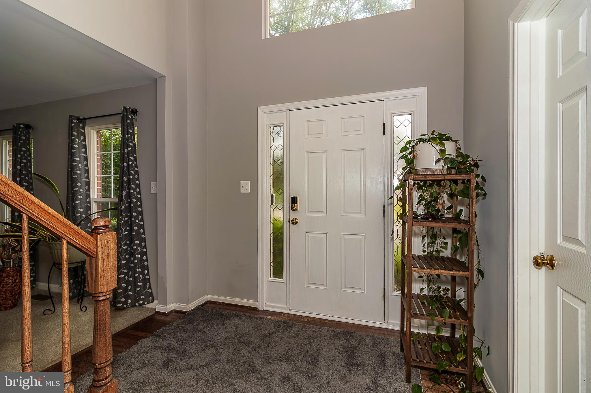15521 Wheatfield Road Woodbridge, VA 22193 - Photo 19 of 39 Entrance foyer
