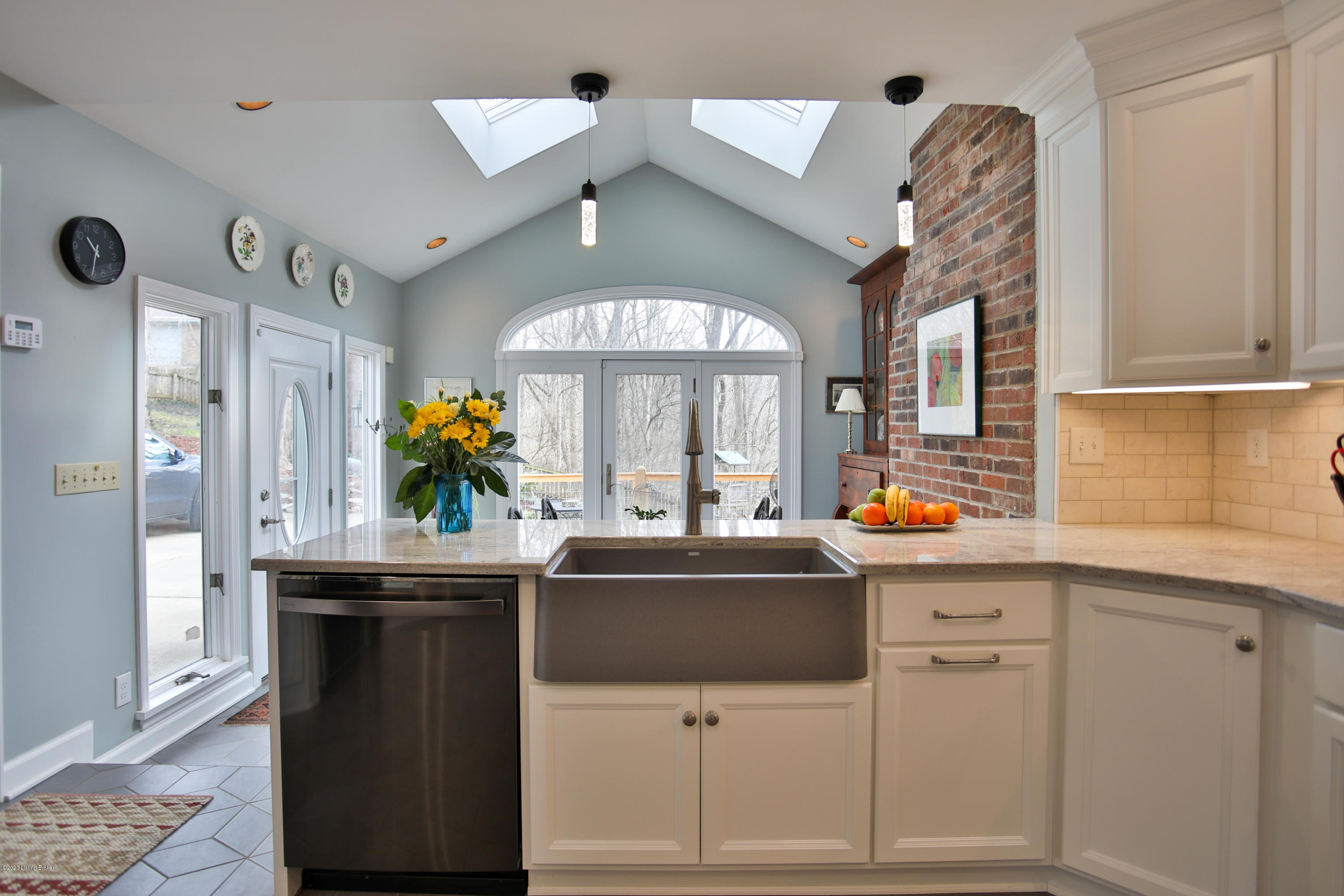 1811 Round Ridge Road Louisville, KY 40207 - Photo 21 of 58 1-24