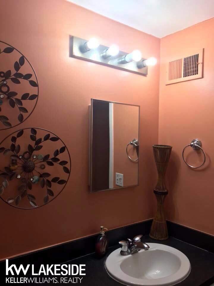 4284 15 Mile Road Sterling Heights, MI 48310 - Photo 16 of 21 31347312-18.JPG