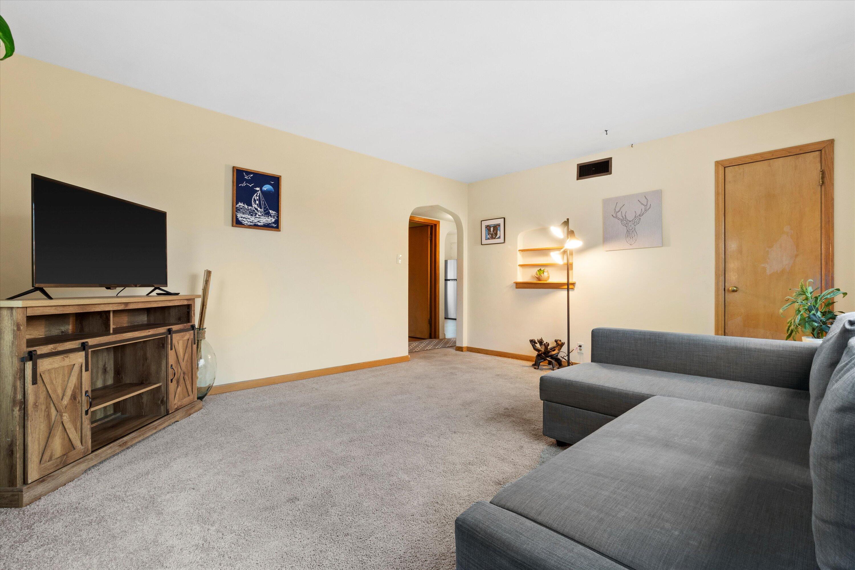 3914 West Scott Street, Unit 3916 West Milwaukee, WI 53215 - Photo 5 of 21 Upper Living