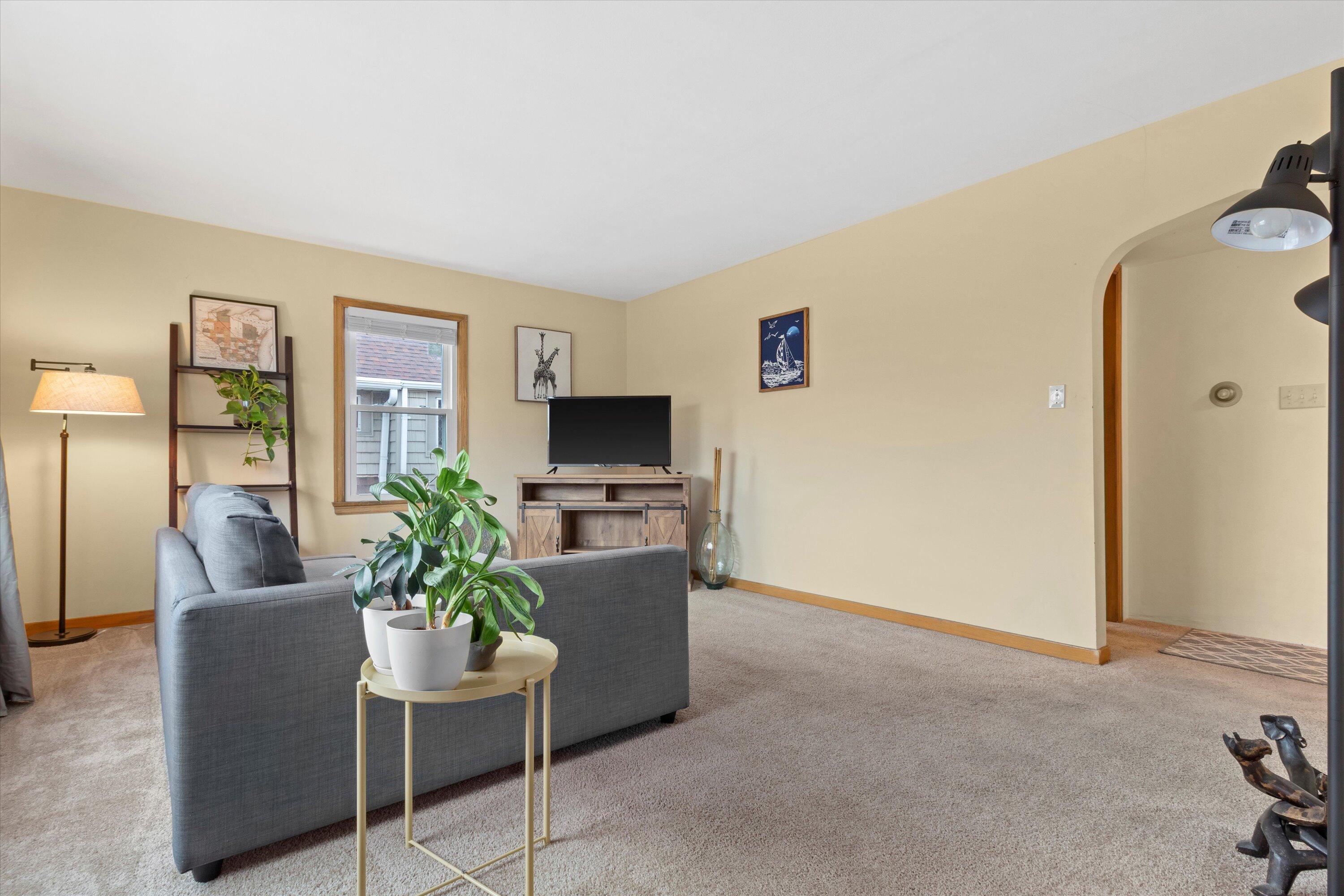3914 West Scott Street, Unit 3916 West Milwaukee, WI 53215 - Photo 6 of 21 Upper Living 2