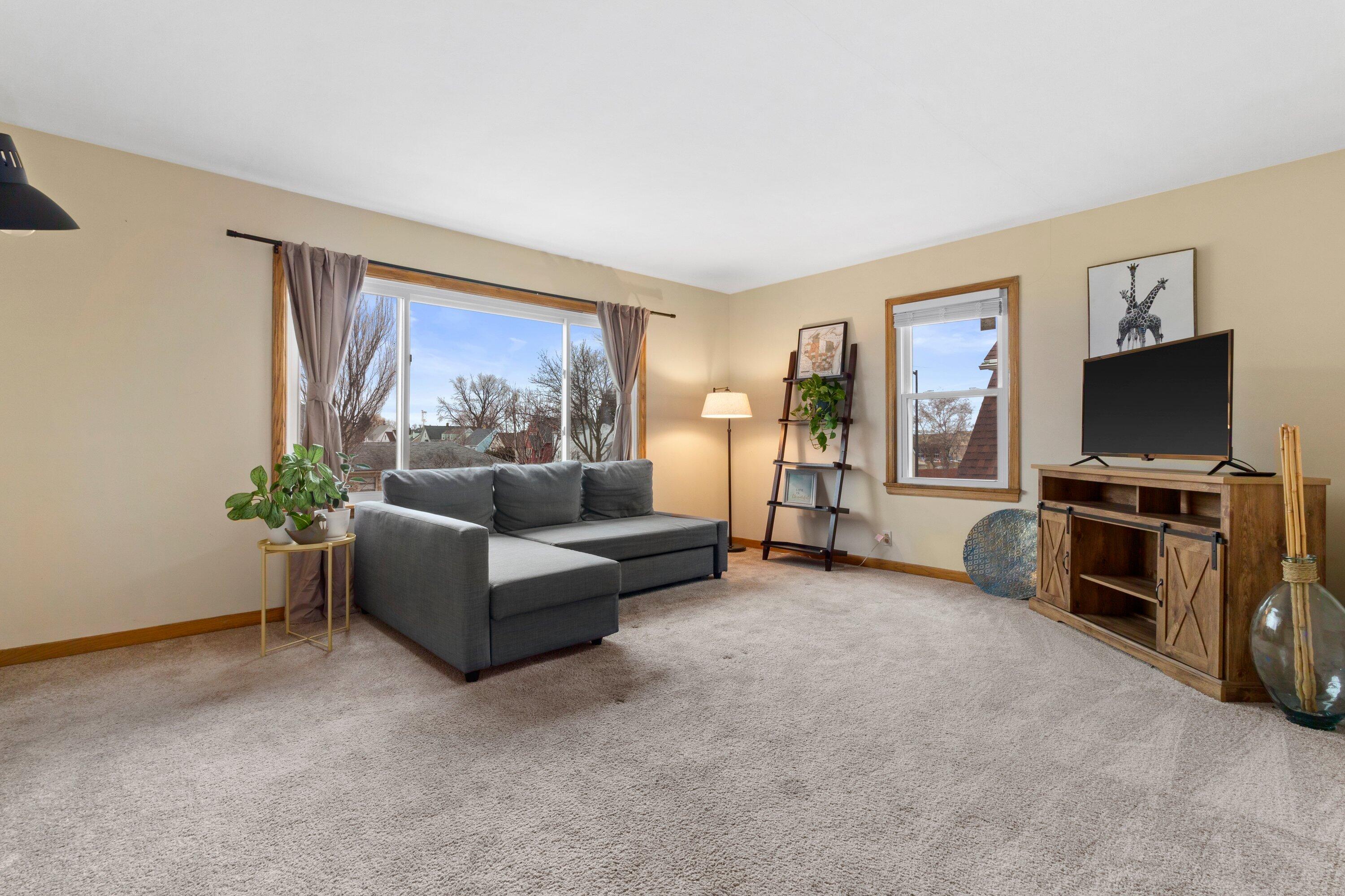 3914 West Scott Street, Unit 3916 West Milwaukee, WI 53215 - Photo 7 of 21 Upper Living 3