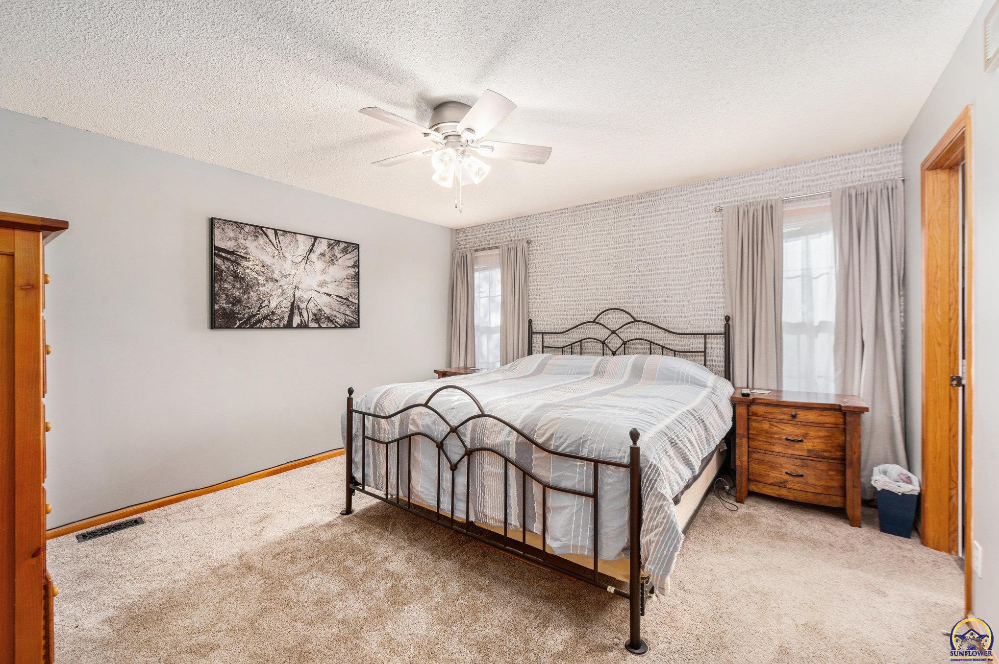 5649 Southwest 36th Street Topeka, KS 66614 - Photo 13 of 30