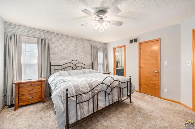 $329,900 | 5649 Southwest 36th Street, Topeka, KS 66614