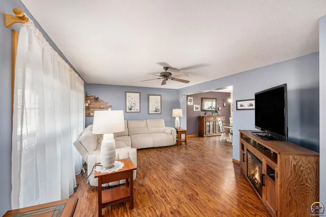 $337,500 | 5649 Southwest 36th Street, Topeka, KS 66614