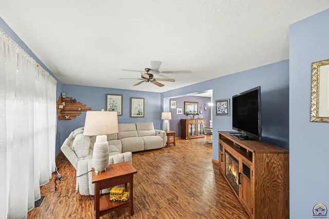 $329,900 | 5649 Southwest 36th Street, Topeka, KS 66614