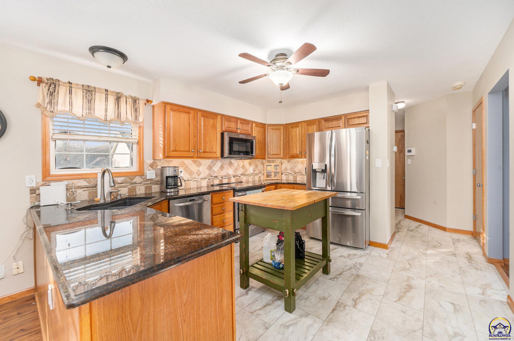 5649 Southwest 36th Street Topeka, KS 66614 - Photo 9 of 30