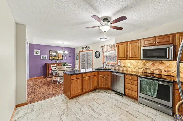 $329,900 | 5649 Southwest 36th Street, Topeka, KS 66614