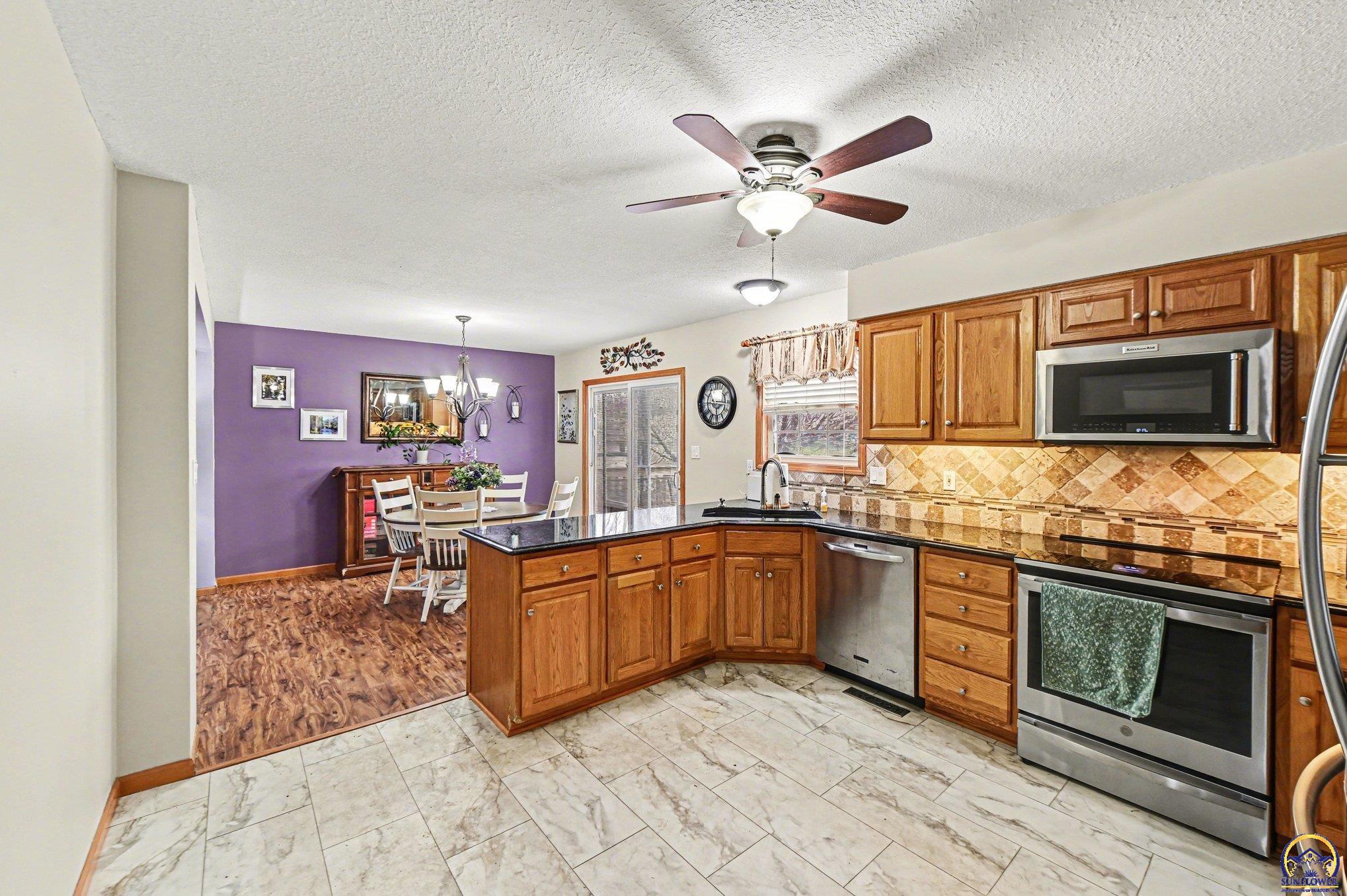 5649 Southwest 36th Street Topeka, KS 66614 - Photo 10 of 31