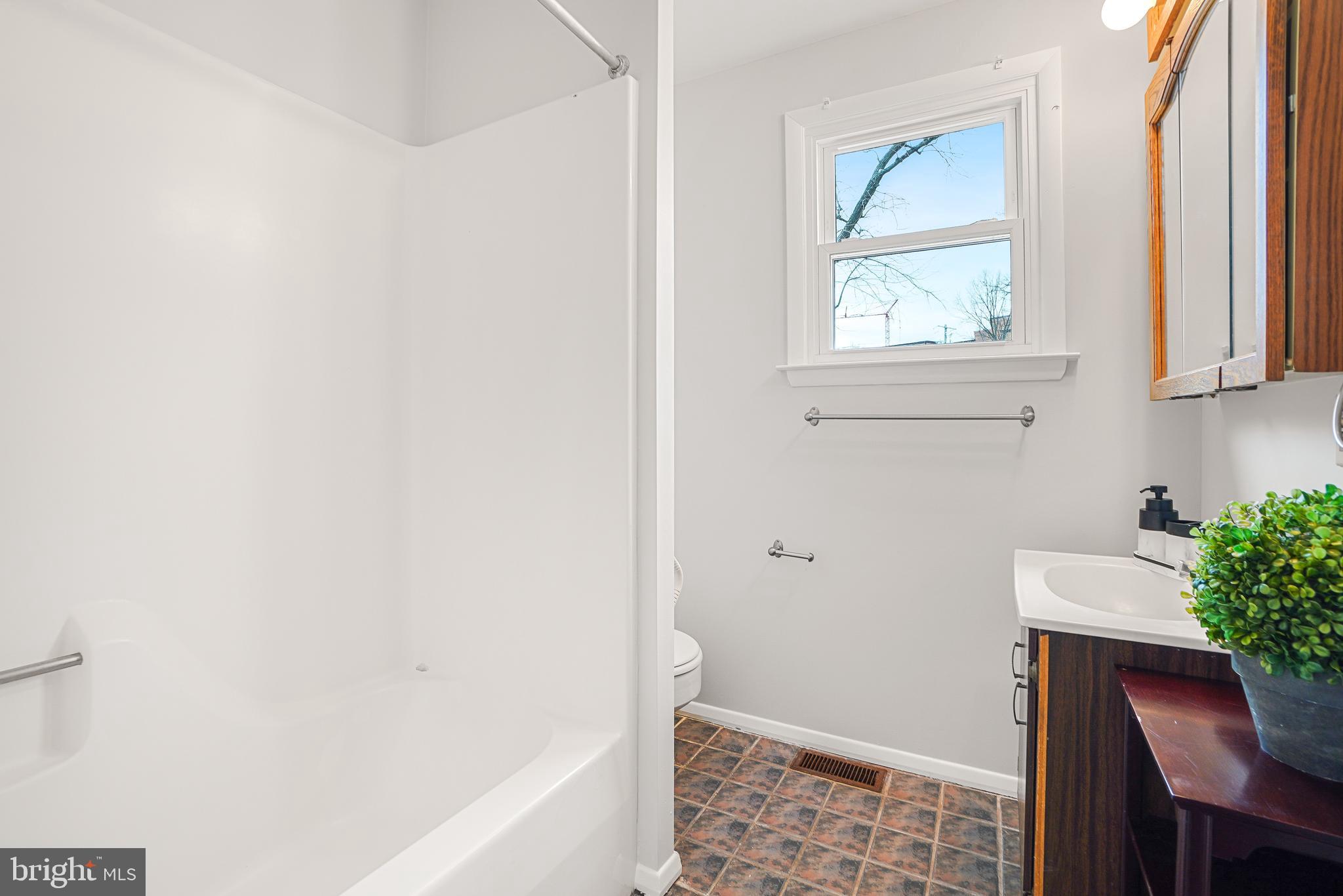 713 Ritchie Avenue Silver Spring, MD 20910 - Photo 17 of 35 Primary Bathroom