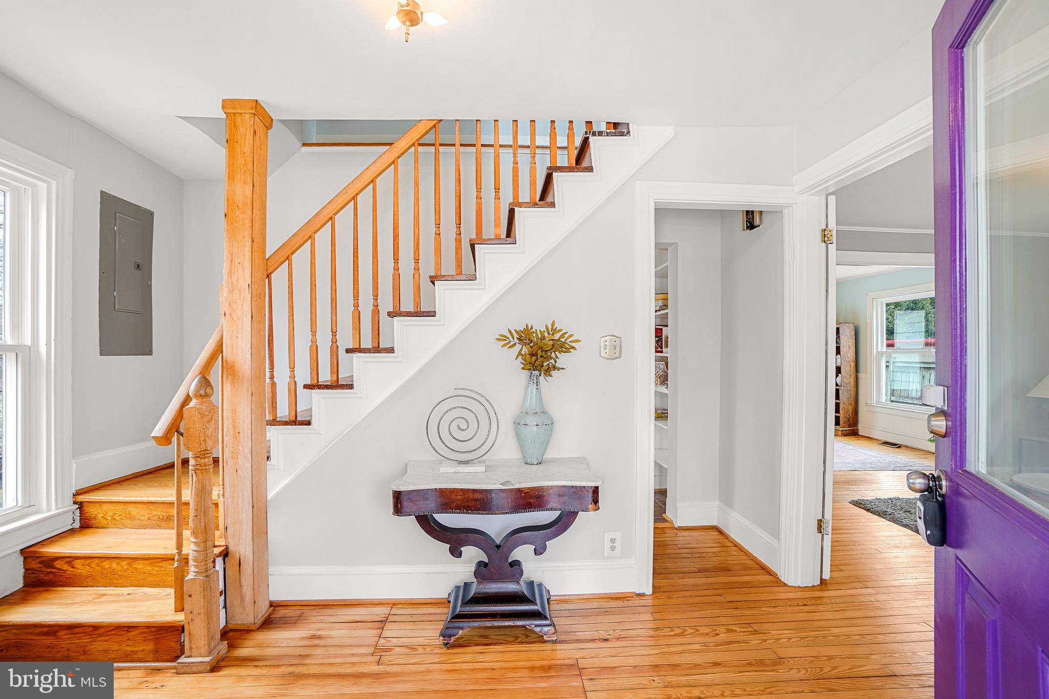 713 Ritchie Avenue Silver Spring, MD 20910 - Photo 4 of 35 Inviting Foyer Entry