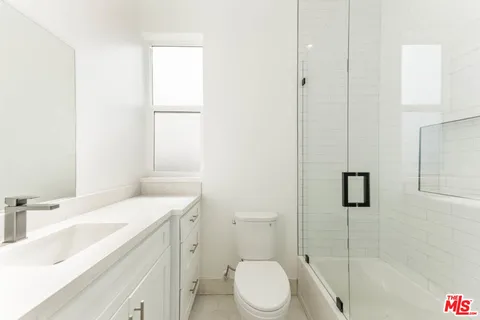 $3,208 | 1238 1/2 North Beachwood Drive, Los Angeles, CA 90038